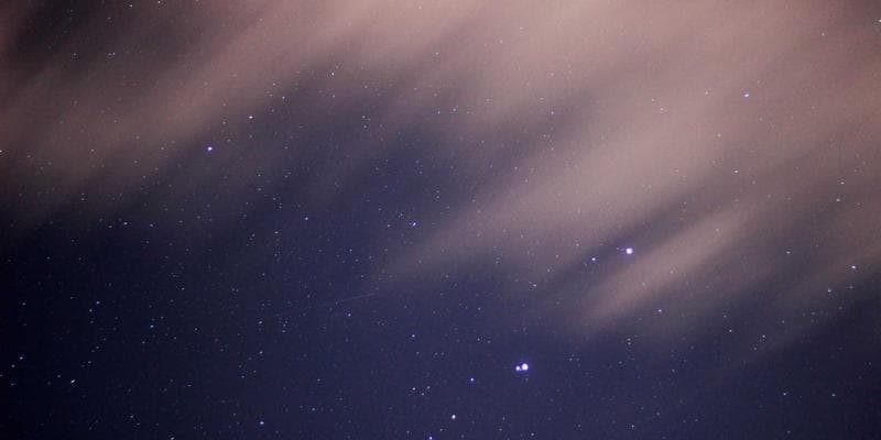 দু হাত তুলে দোয়া